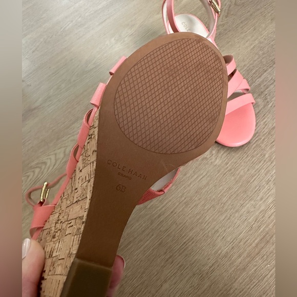 New pink wedge sandals - Picture 4 of 5